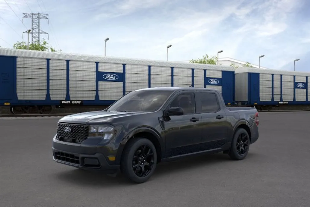 2025 Ford Maverick XLT photo 1