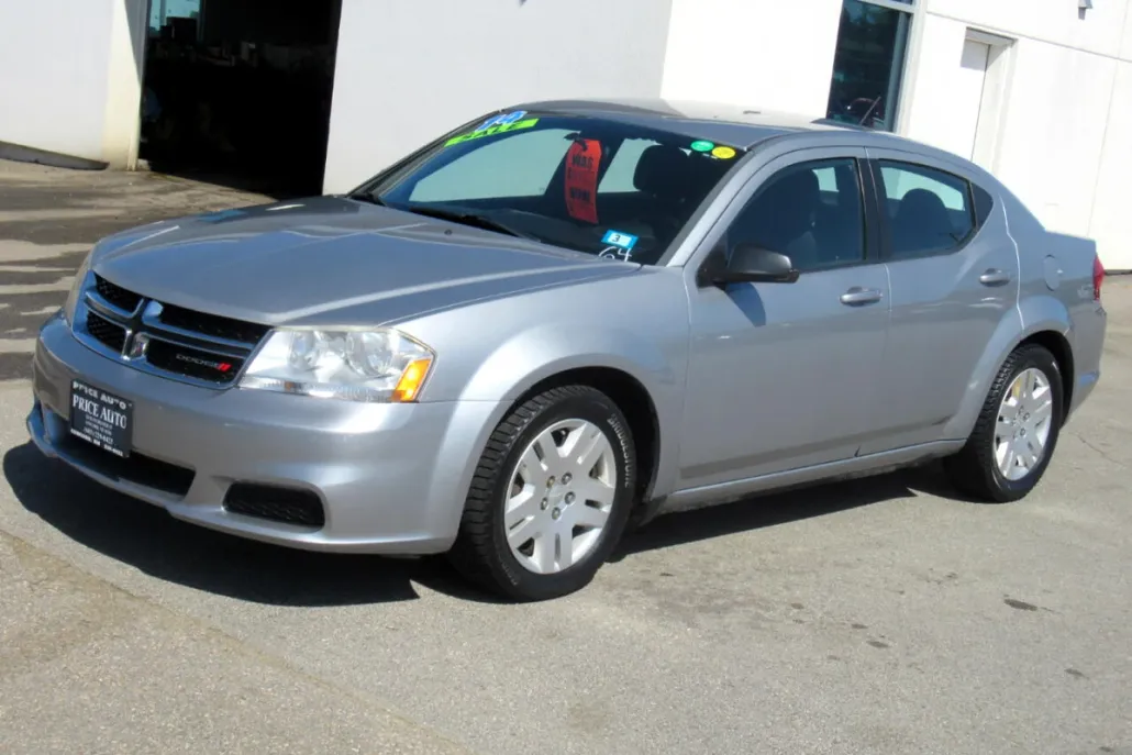 2014 Dodge Avenger SE photo 1