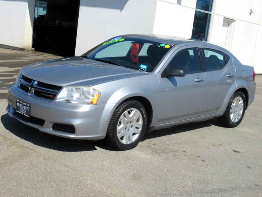 2014 Dodge Avenger SE photo 1