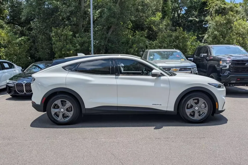 2022 Ford Mustang Mach-E Select photo 1