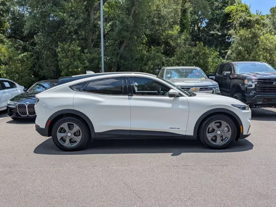 2022 Ford Mustang Mach-E Select photo 1