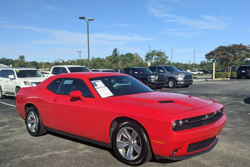 2019 Dodge Challenger SXT photo 1