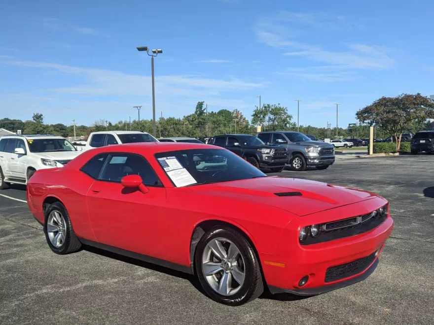 2019 Dodge Challenger SXT photo 1