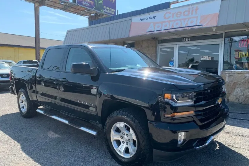 2017 Chevrolet Silverado 1500 photo 1