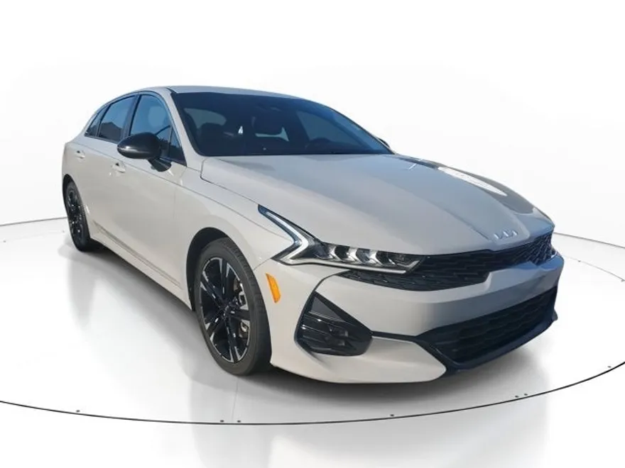 2022 Kia K5 GT-Line photo 1