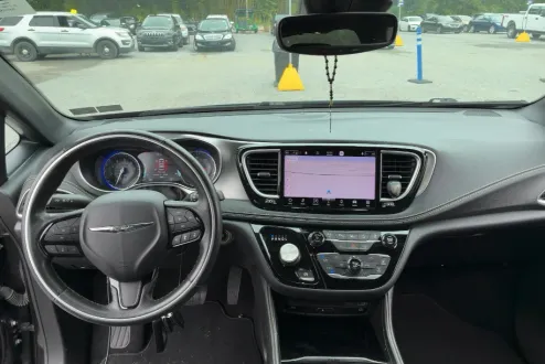 2021 Chrysler Pacifica Limited photo 2