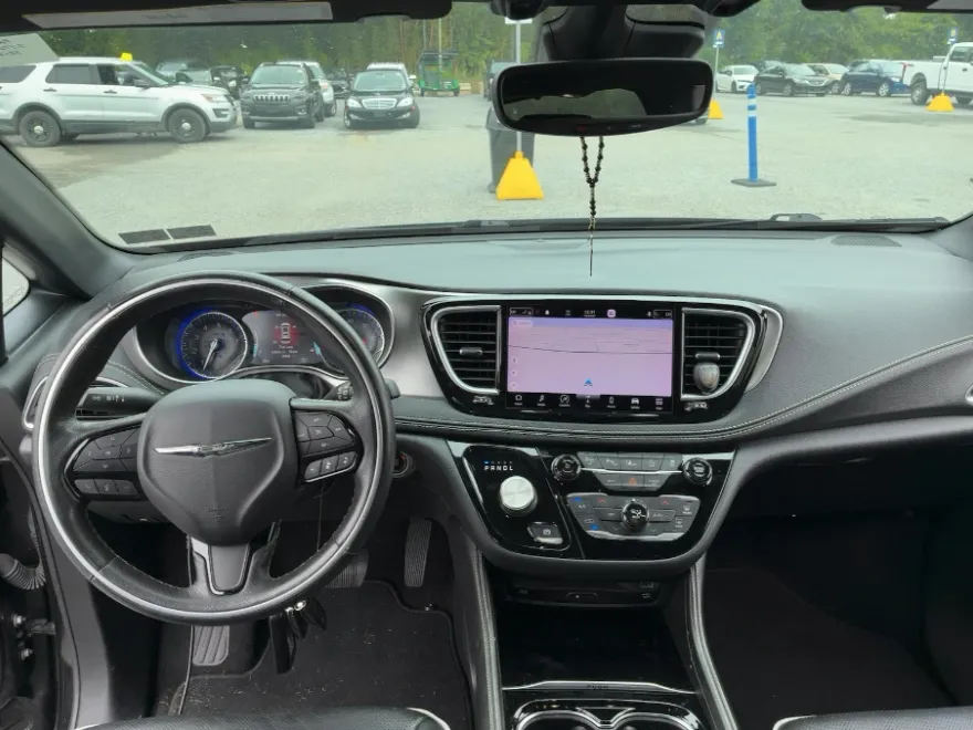 2021 Chrysler Pacifica Limited photo 2