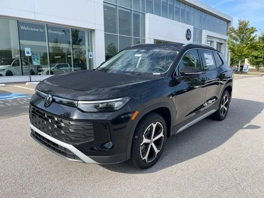 2025 Volkswagen Tiguan SE photo 1