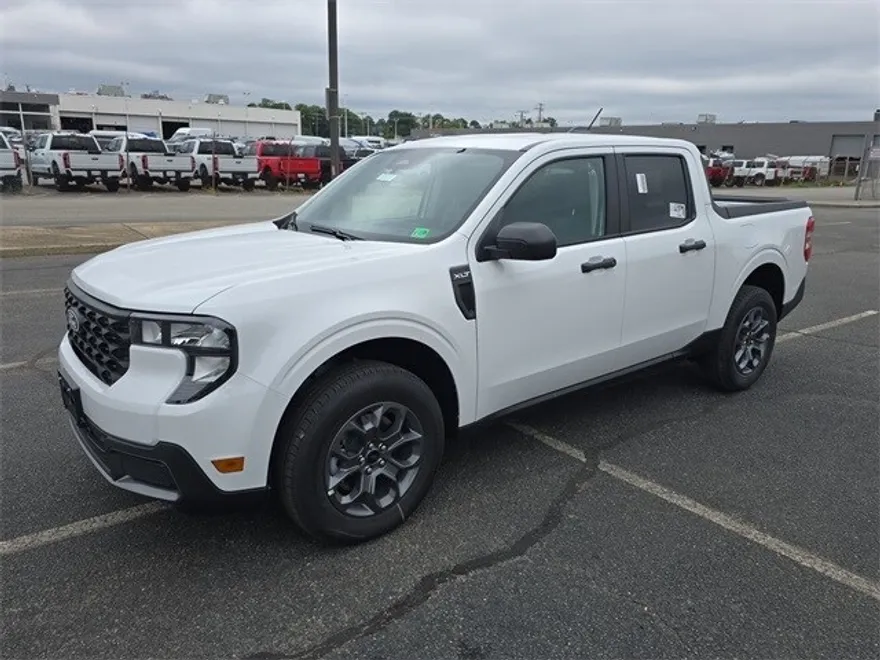 2025 Ford Maverick XLT photo 1