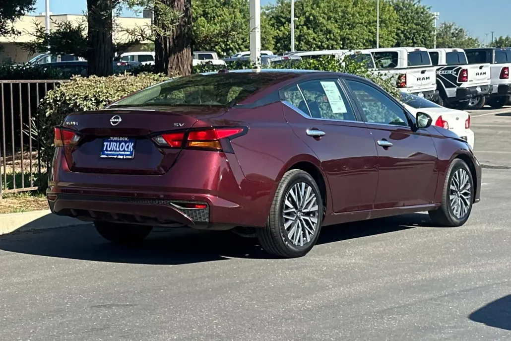 2023 Nissan Altima 2.5 SV photo 1