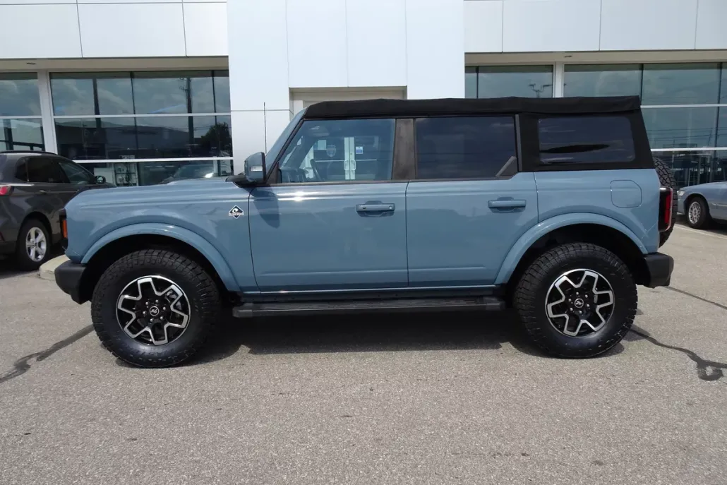 2023 Ford Bronco Outer Banks photo 1