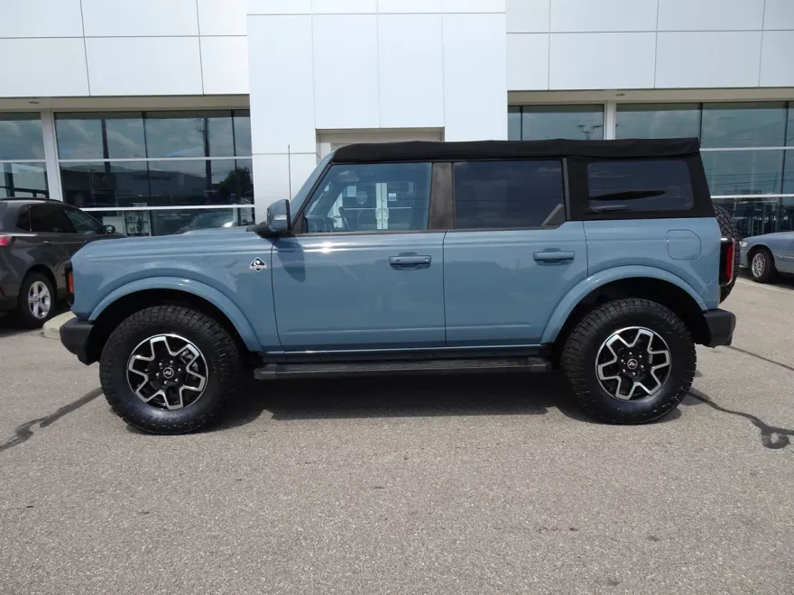 2023 Ford Bronco Outer Banks photo 1