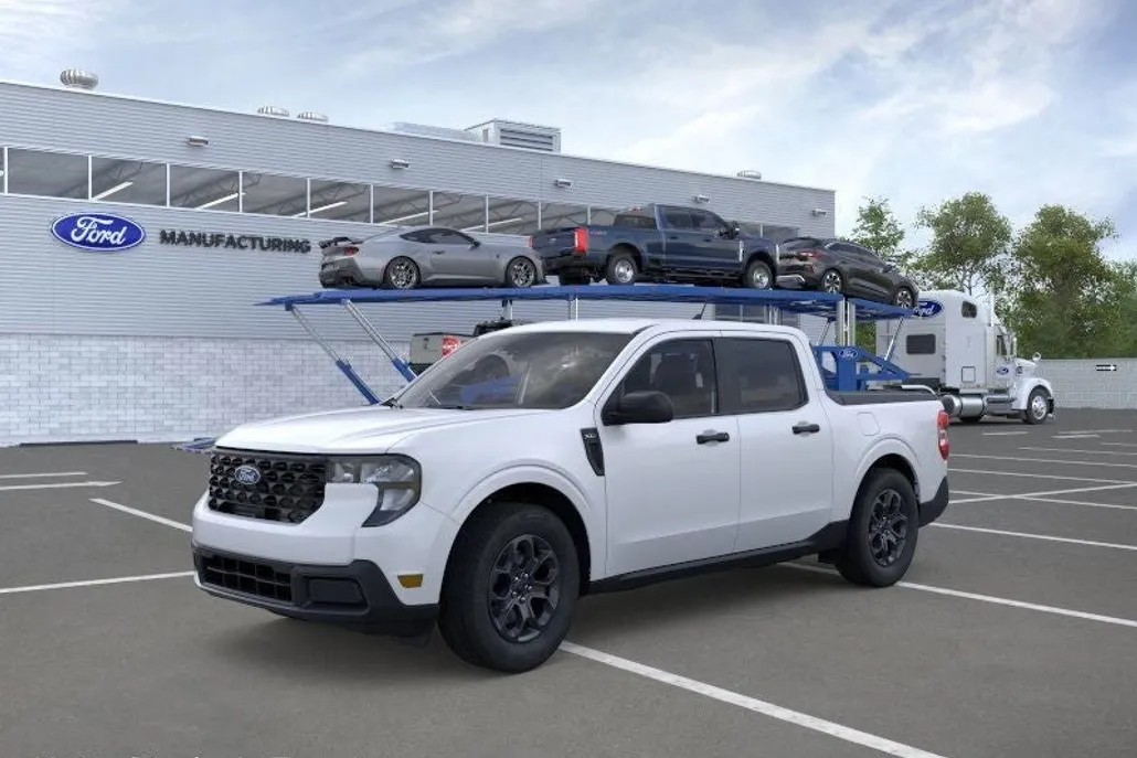 2025 Ford Maverick XLT photo 1