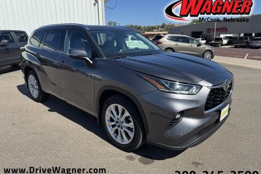 2022 Toyota Highlander Limited photo 1