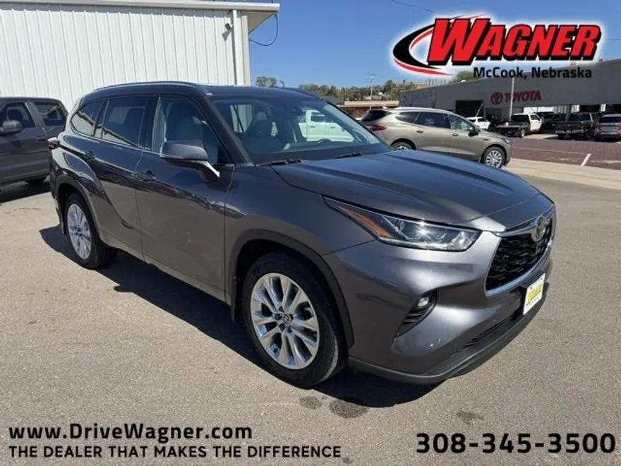 2022 Toyota Highlander Limited photo 1