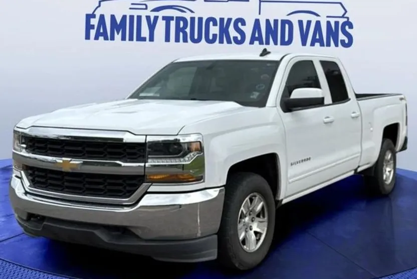 2004 Chevrolet Silverado 2500HD LS photo 1