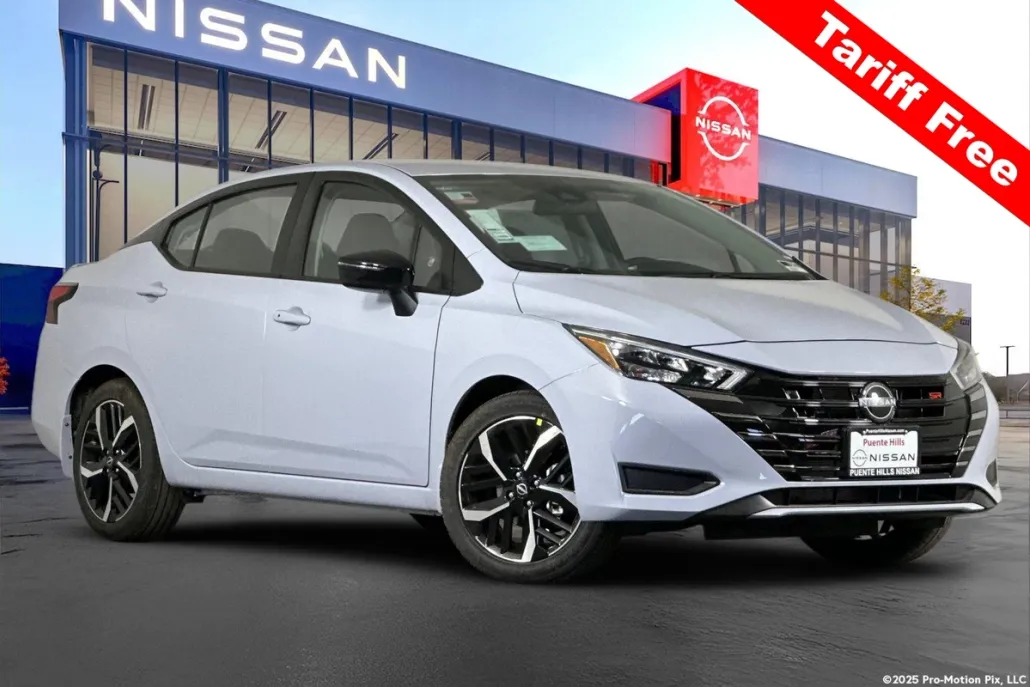 2025 Nissan Versa 1.6 SR photo 1