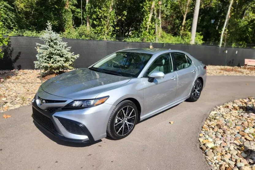 2024 Toyota Camry SE photo 1