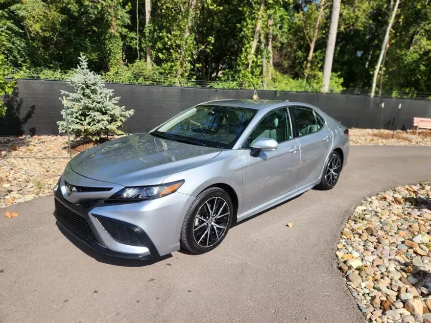 2024 Toyota Camry SE photo 1