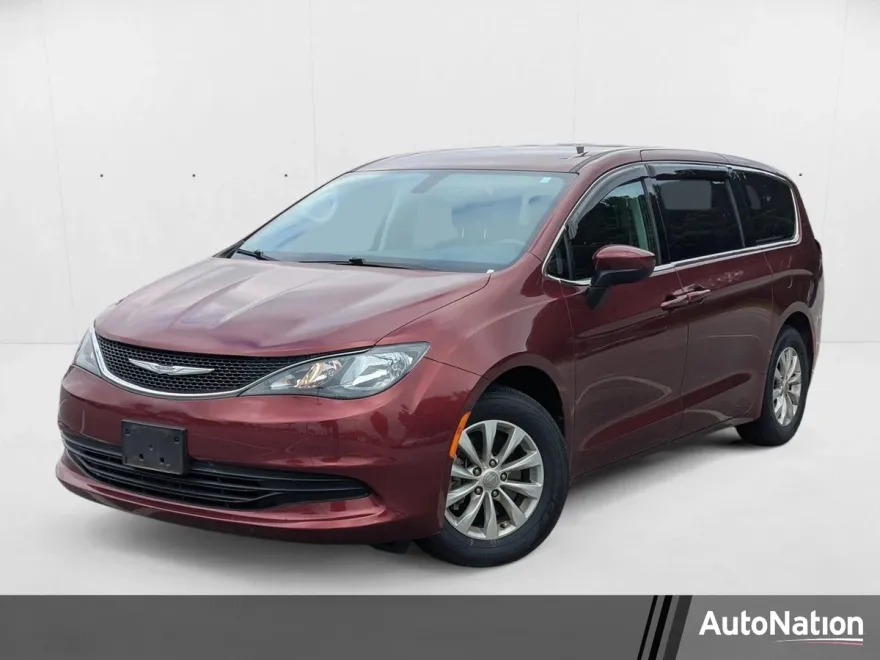 2017 Chrysler Pacifica Touring photo 1