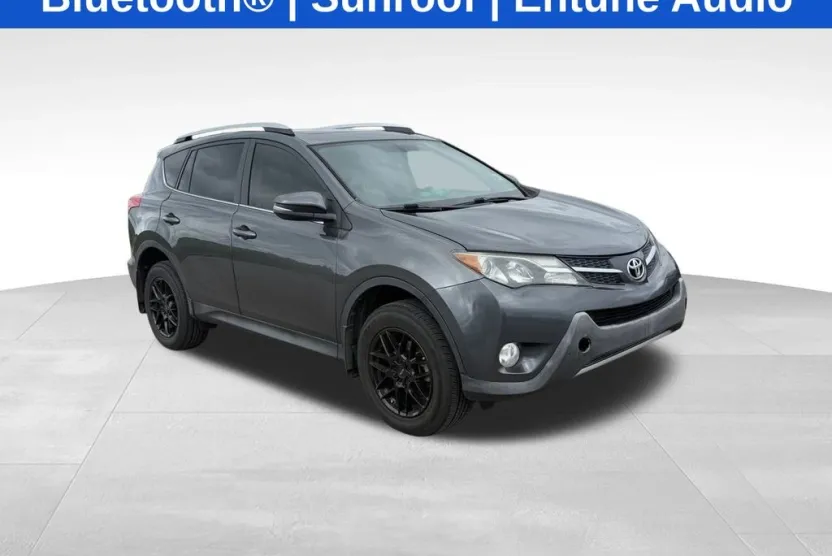 2015 Toyota RAV4 XLE photo 1