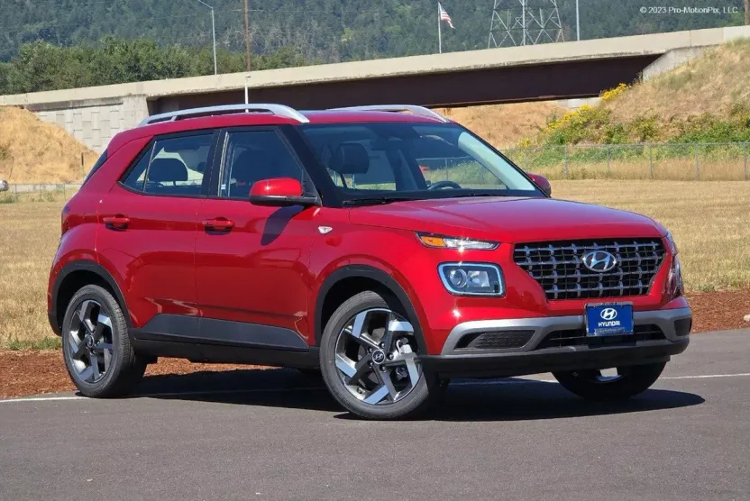 2025 Hyundai Venue SEL photo 1
