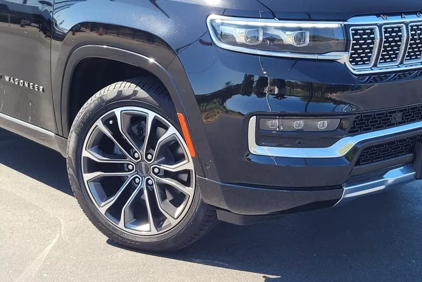 2023 Jeep Grand Wagoneer III photo 1