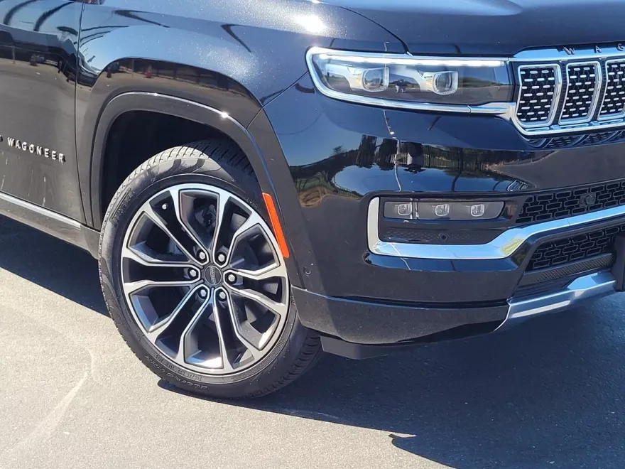 2023 Jeep Grand Wagoneer III photo 1