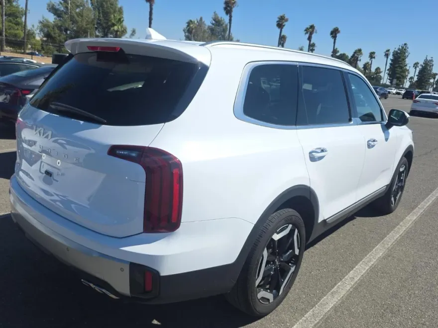 2024 Kia Telluride S photo 1
