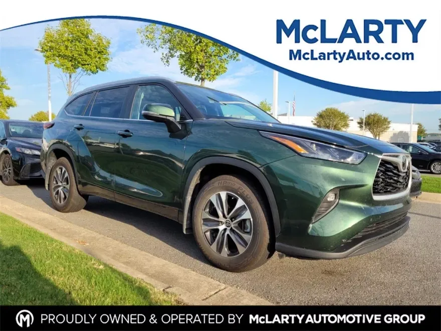 2024 Toyota Highlander XLE photo 1