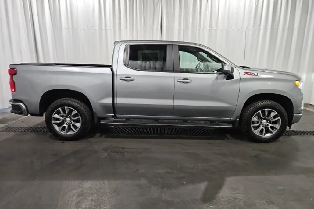 2026 Chevrolet Silverado 1500 LT photo 1