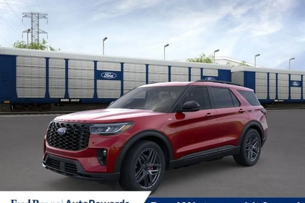 2025 Ford Explorer ST-Line photo 1