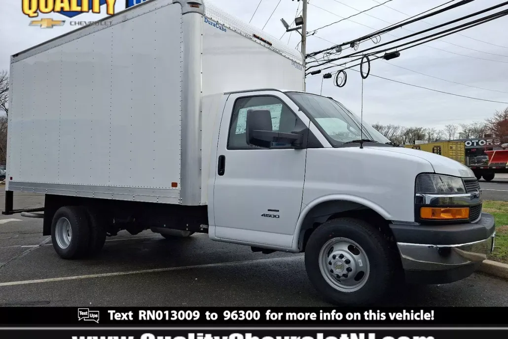 2024 Chevrolet Express Cutaway Van photo 1