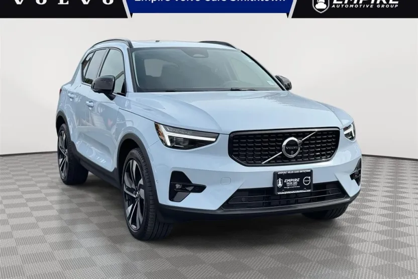 2025 Volvo XC40 Plus photo 1