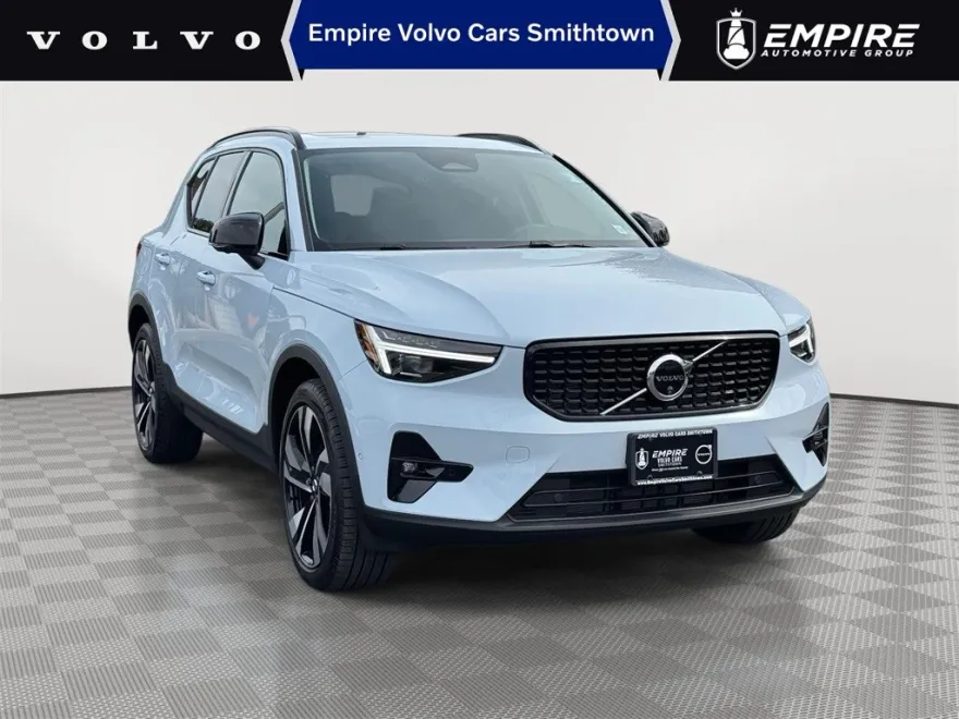 2025 Volvo XC40 Plus photo 1