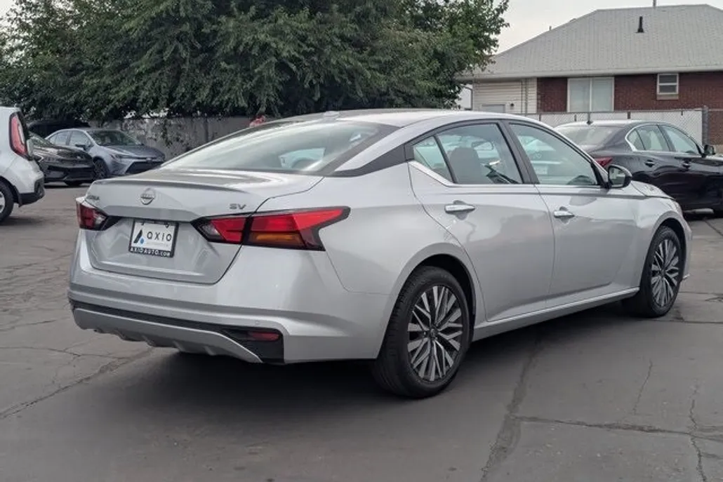2024 Nissan Altima 2.5 SV photo 1