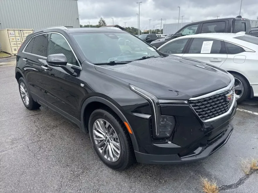 2024 Cadillac XT4 Premium Luxury photo 1