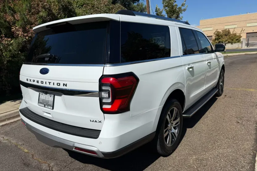 2022 Ford Expedition MAX Limited photo 1