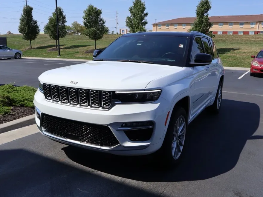 2023 Jeep Grand Cherokee Summit photo 1