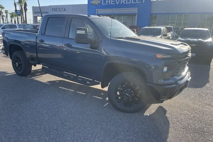 2025 Chevrolet Silverado 2500HD Custom photo 1