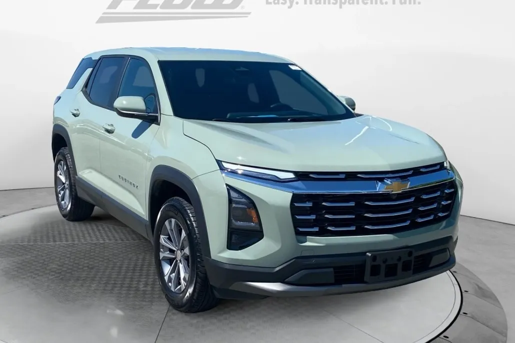 2025 Chevrolet Equinox LT photo 1