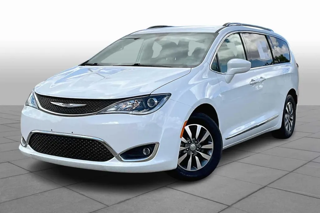 2020 Chrysler Pacifica Touring Plus photo 1
