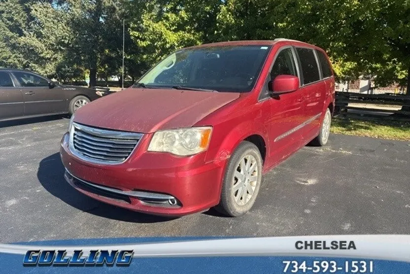 2014 Chrysler Town & Country Touring photo 1