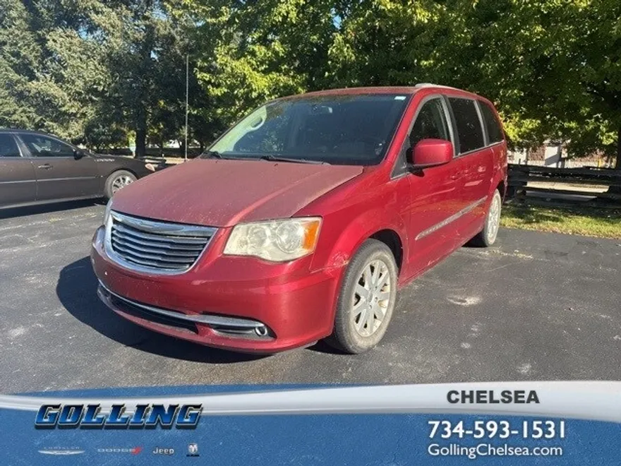 2014 Chrysler Town & Country Touring photo 1