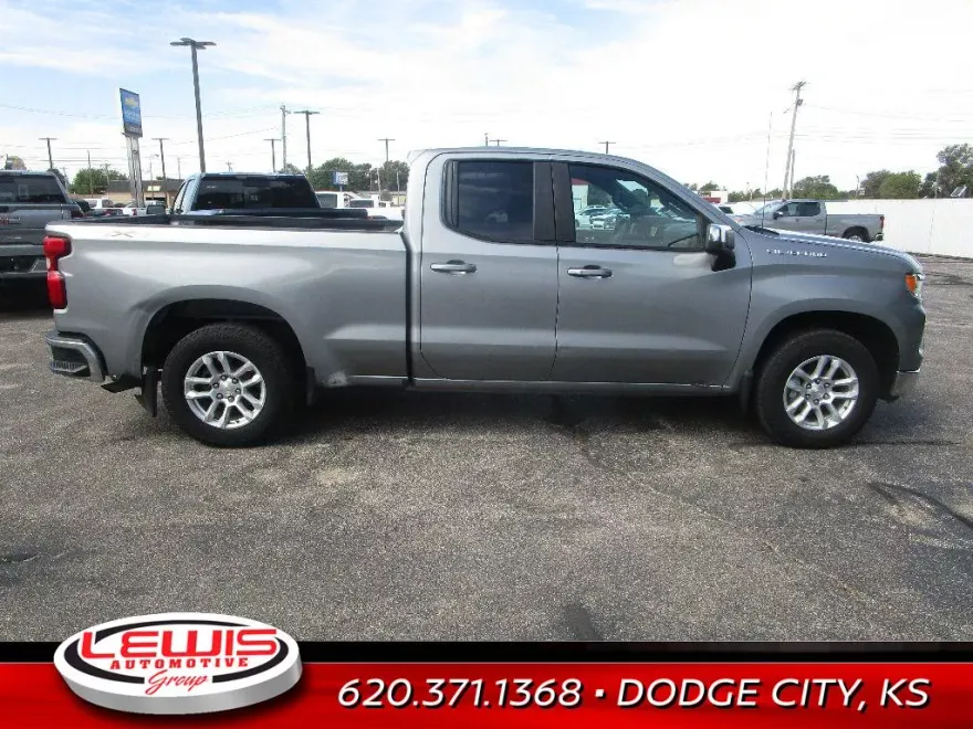 2023 Chevrolet Silverado 1500 LT photo 1