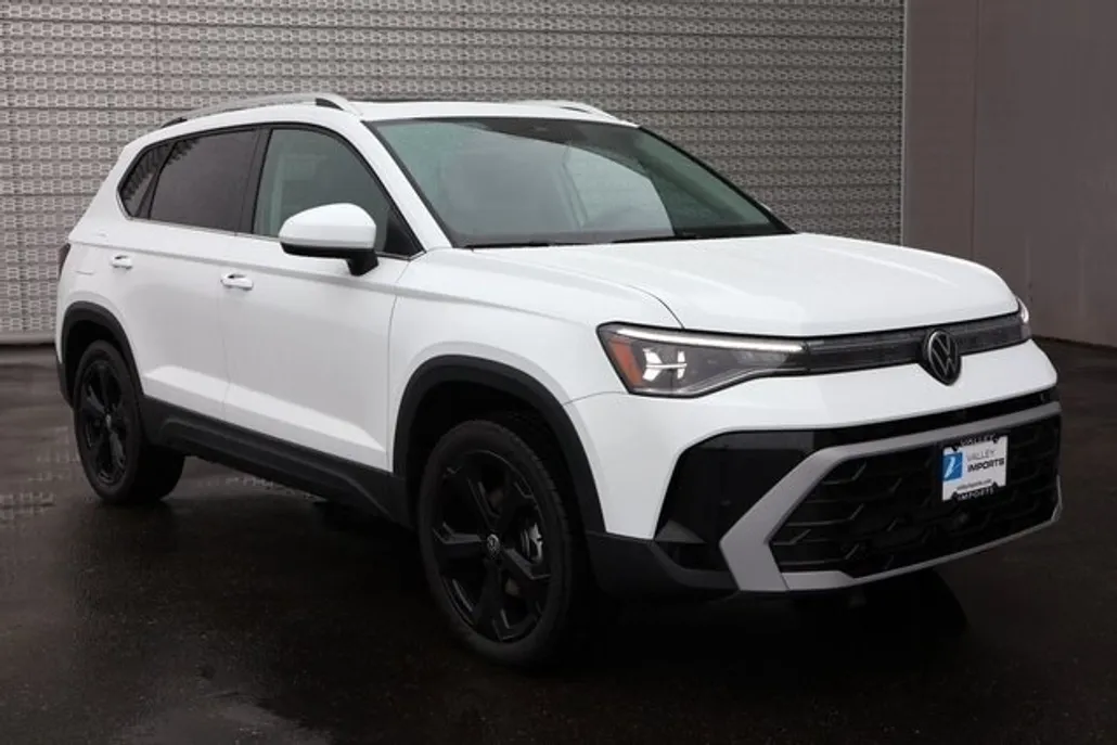 2025 Volkswagen Taos SEL photo 1