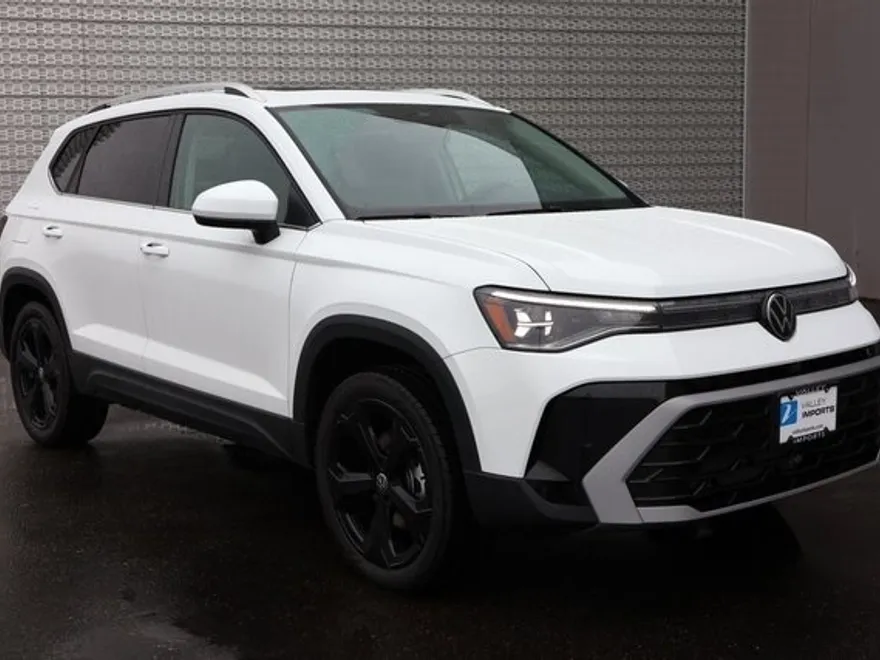 2025 Volkswagen Taos SEL photo 1