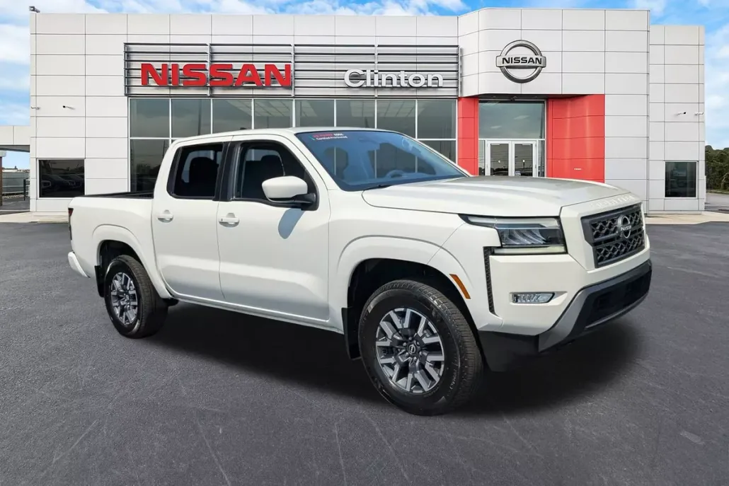 2024 Nissan Frontier SL photo 1