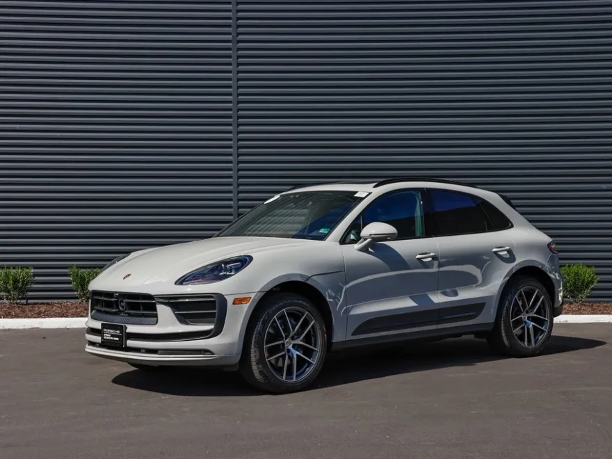 2025 Porsche Macan T photo 1