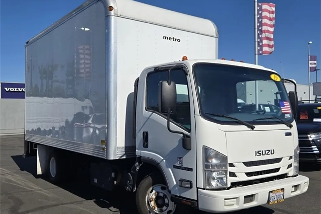 2019 Isuzu NPR photo 1
